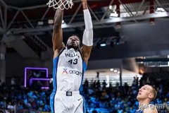 夏季联赛激战：开拓者队挑战灰熊，杨瀚森独木难支，韦尔斯内线建功